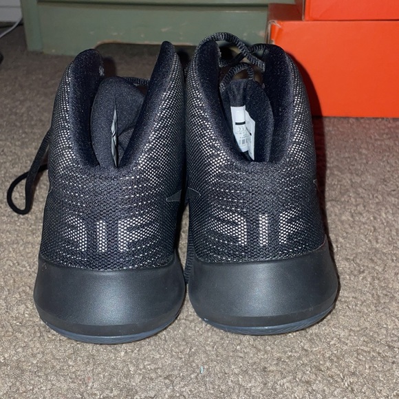 Nike Air Precision NBK Basketball Shoes - Picture 3 of 7